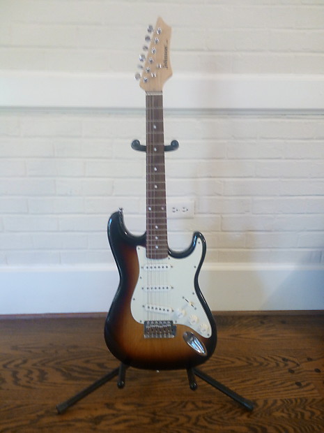 Youth Guitar Johnson by AXL 3 4 size Stratocaster 2003 3 Color Sunburst