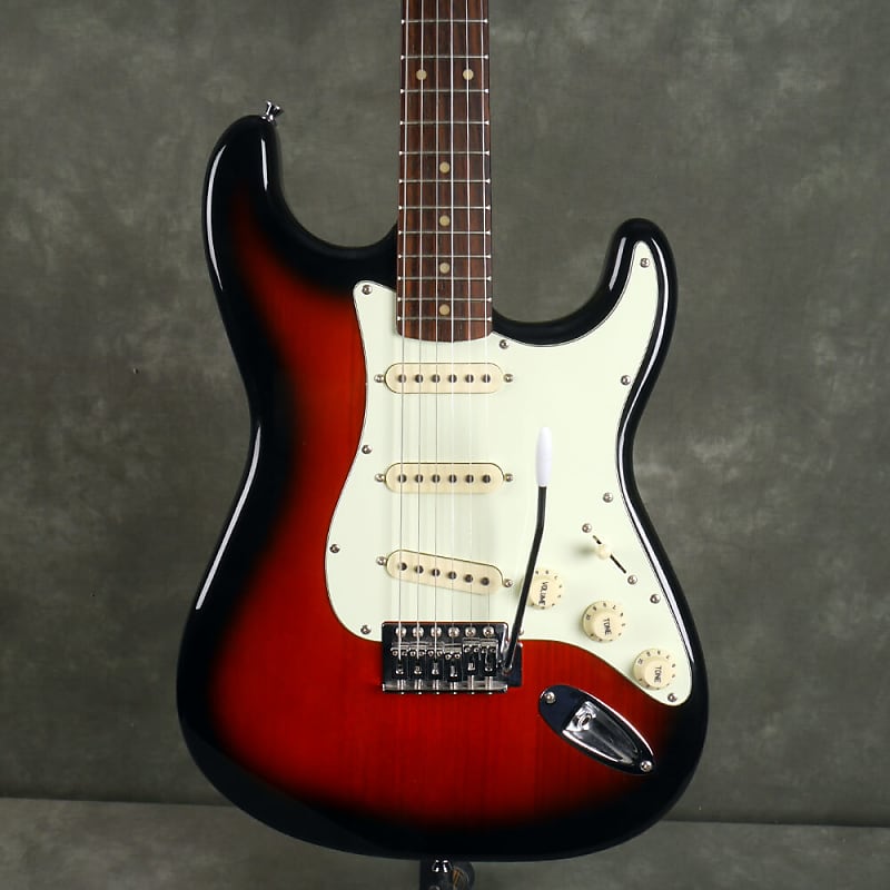 Jim deals deacon stratocaster