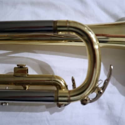 YAMAHA YTR 232 Bb Trumpet Serial 103104 With Case image 6