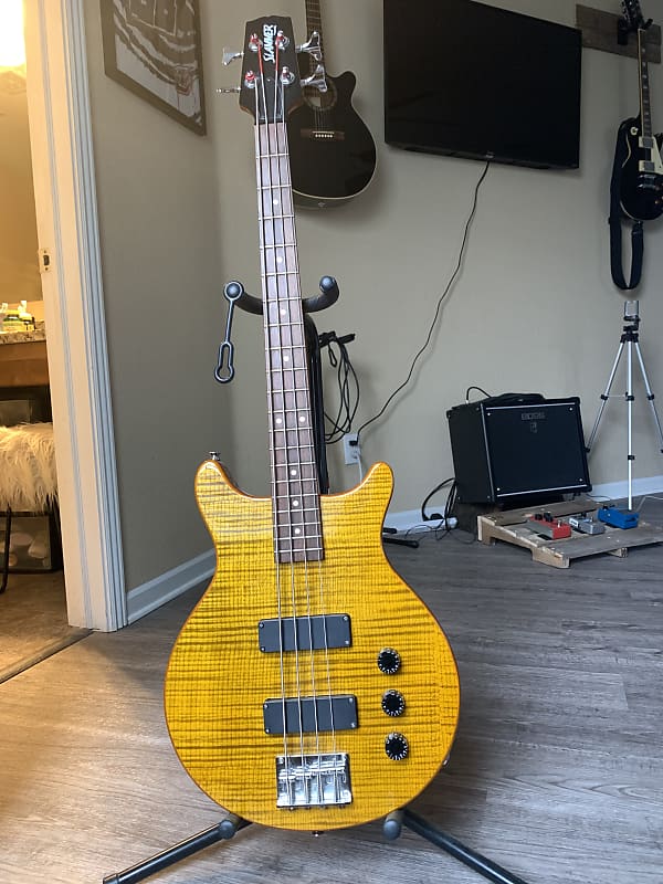 Hamer Slammer short scale bass Reverb