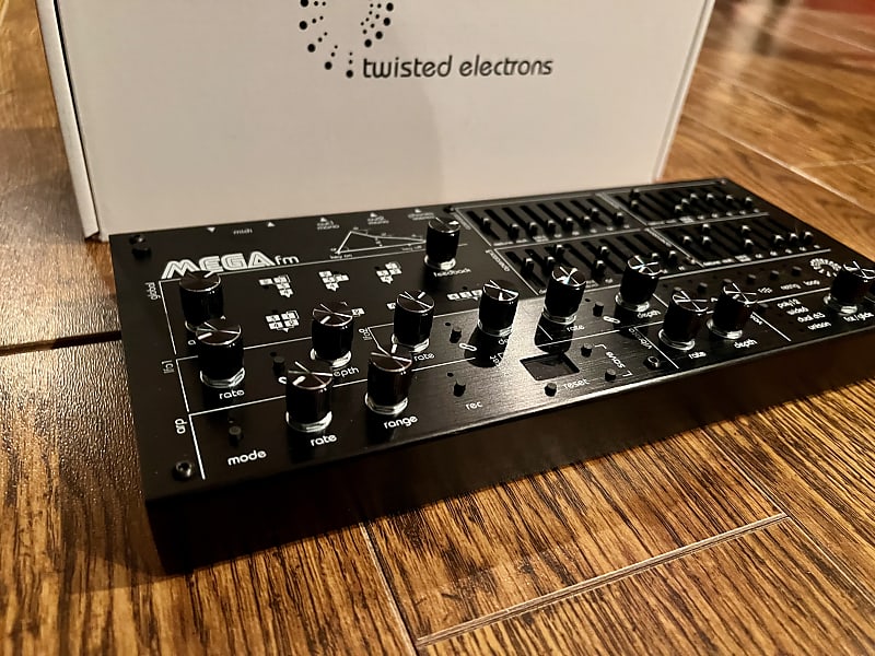 Twisted Electrons Twisted Electrons Mega FM synthesizer mk2 2022