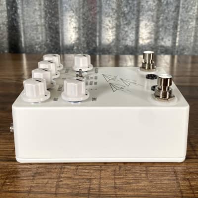 JHS Pedals Flight Delay Reverse Analog Digital with Chorus & Vibrato Guitar Effect Pedal White image 6