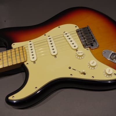 Fender American Deluxe Stratocaster Left-Handed 60th Anniversary with Maple Fretboard 2006 3-Color Sunburst USA LH image 7