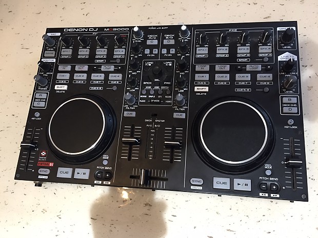 Denon Dj controller MC3000 Denon MC 3000.. slightly used.. in very good  condition, all kept in flightvcase.. All features work except the cross 