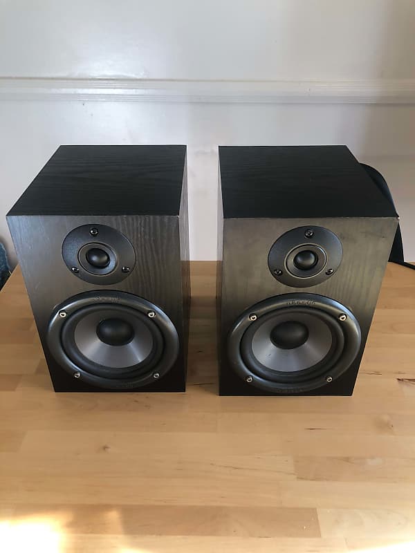 ESI nEar 05 Monitors | Reverb