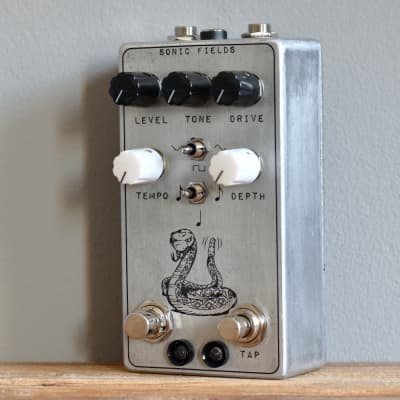 Sonic Fields RattleSnake tremolo / overdrive image 3
