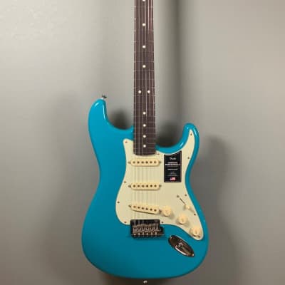 Fender AMERICAN PROFESSIONAL II STRATOCASTER®- Miami Blue image 3