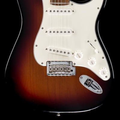 Fender Player Stratocaster 3 Color Sunburst Pau Ferro - MX20116260-7.75 lbs image 5