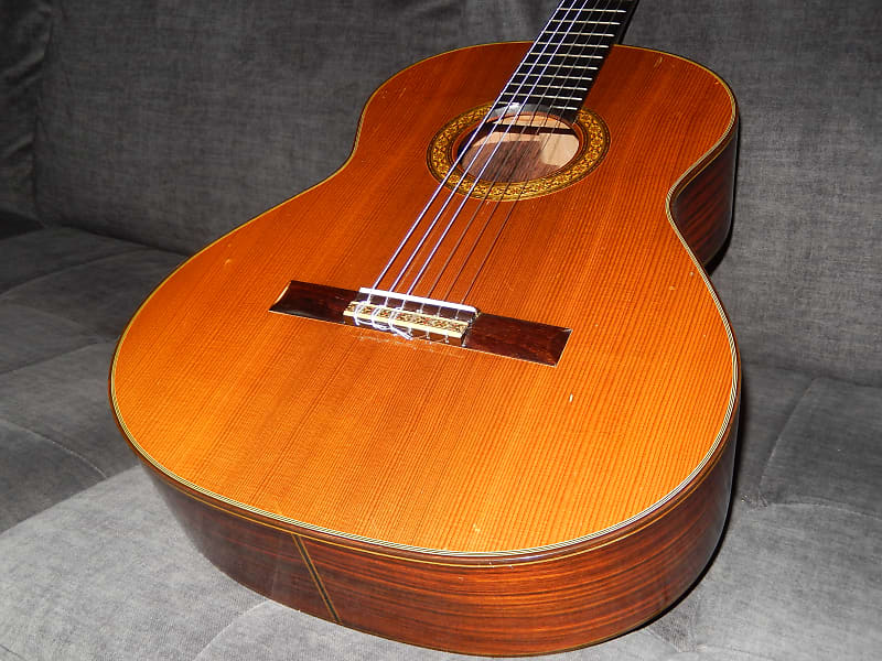 HAND MADE IN 1976 - RYOJI MATSUOKA No30 - BEAUTIFULLY SOUNDING CLASSICAL  GUITAR