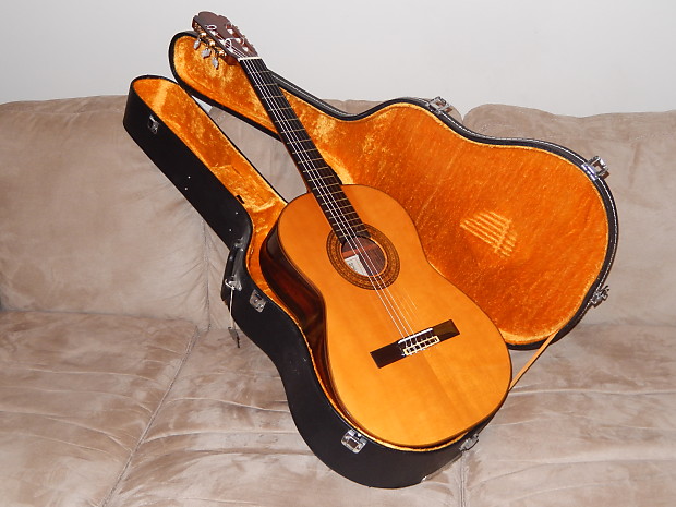MADE IN 1972 BY TOSHIHIKO TOKUGAWA TERRIFIC CLASSICAL GUITAR