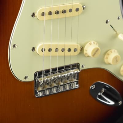 Fender Robert Cray Stratocaster 3-Color Sunburst Rosewood Fingerboard image 3