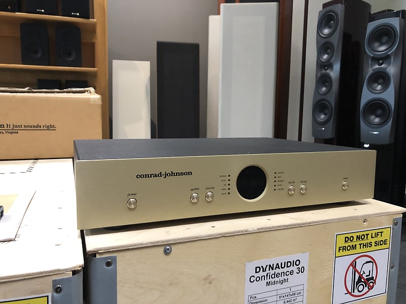 Conrad Johnson ET3 Preamplifier Line Stage with Phono image 1