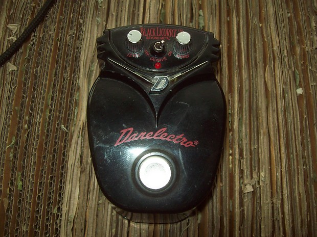 Danelectro Black Licorice beyond metal Octave Distortion fx