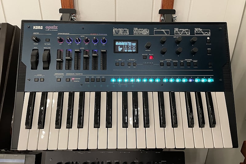 KORG OPSIX 中古　ワンオーナー品 KORG OPSIX 中古 ワンオーナー品 - メルカリ