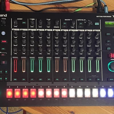 Roland TR-8S AIRA Rhythm Performer with Sample Playback 2018
