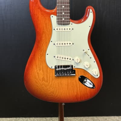 Fender Custom Shop Custom Deluxe Stratocaster | Reverb