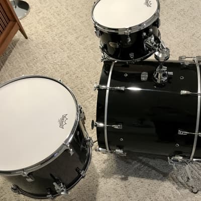 Yamaha Absolute Hybrid Maple 3 Pce Drum Pack Solid Black image 3