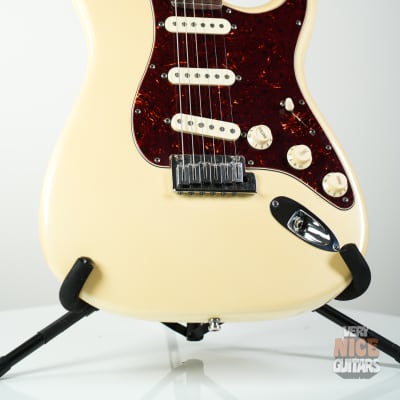 Fender American Deluxe Stratocaster with Rosewood Fretboard and SS frets 2009 Olympic Pearl image 4