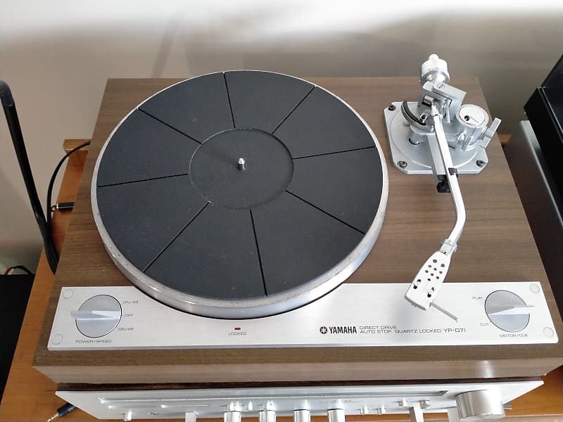 Yamaha YP D71 Direct Drive Quartz Lock Turntable