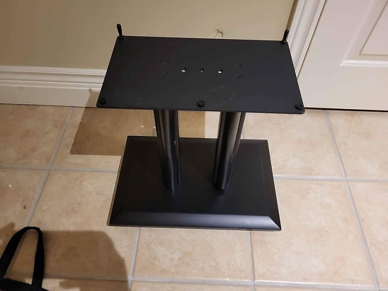 Sanus NFC18B (Speaker Stand) Reverb Canada
