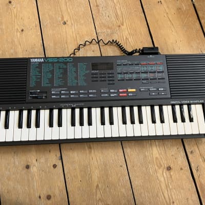 Yamaha Portasound VSS-200 Sampling Keyboard (1980s)
