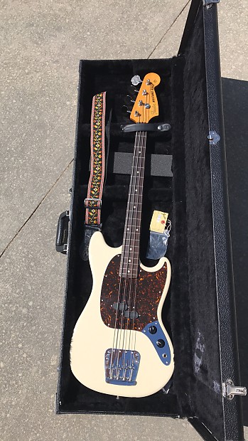 Fender mustang deals bass case