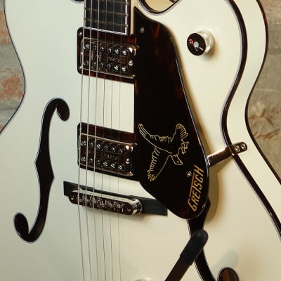 GRETSCH G6636-RF Richard Fortus Signature Falcon Center Block Double-Cut w/Bigsby - White image 15
