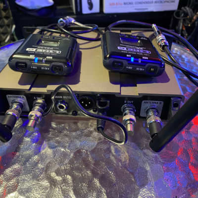 Line 6 XD-V70 Digital Wireless Guitar System with 2 Transmitters. image 5