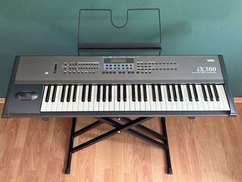 KORG ix300 ケース付きシンセサイザー KORG ix300 ケース付きシンセサイザー