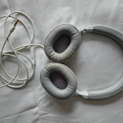 Audio-Technica ATH-SR5BTWH Bluetooth Wireless On-Ear High-Resolution Audio Headphones, White/Grey image 2