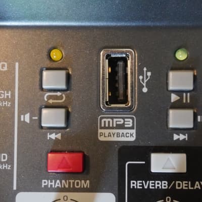 Behringer Xenyx QX602MP3 6-Input Mixer image 7