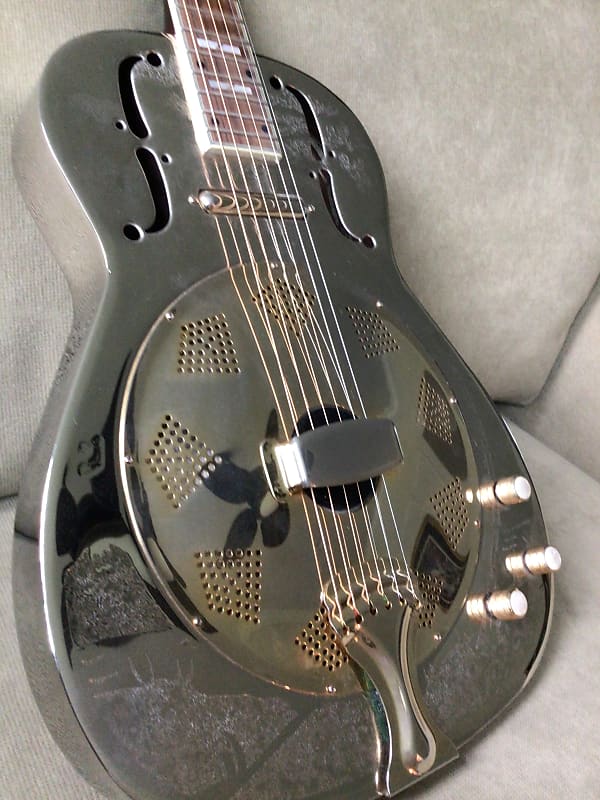Dean Chrome and gold resonator 2010’s Chrome Reverb