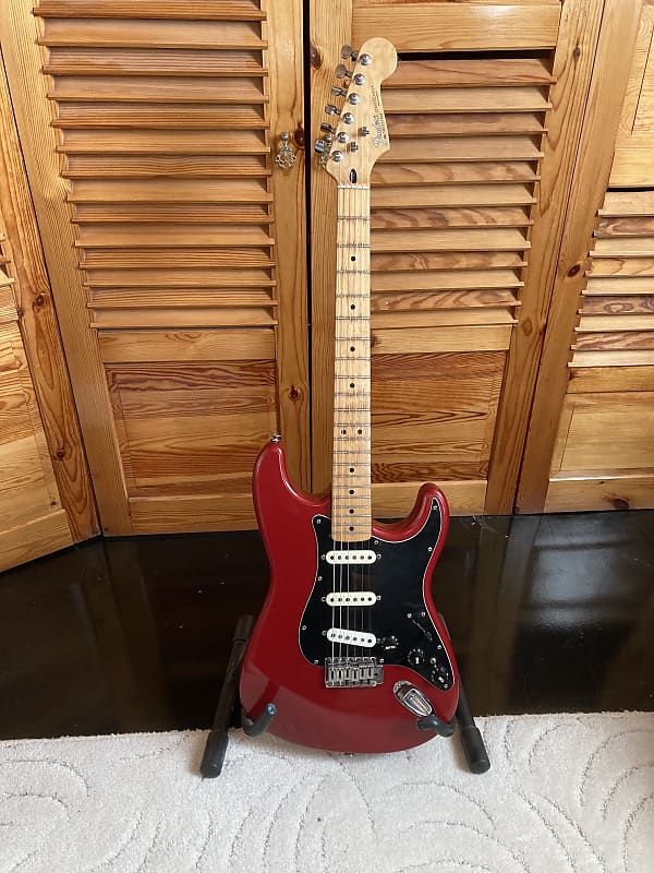 Fender Standard Stratocaster MIM Red image 1