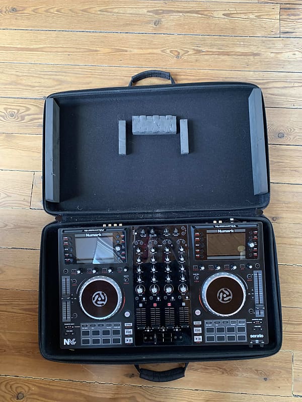 Numark NV II Dual-display Serato DJ Controller 2010s - Black image 1