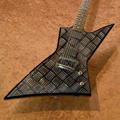 LTD EX-400BD エクスプローラー　メタリカ　ESP LTD EX-400BD Black Diamond Plate (2006) - Guitar Compare