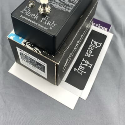 EarthQuaker Devices Black Ash Endangered Fuzz 2018 - Black EarthQuaker Devices Black Ash Endangered Fuzz 2018 - Black