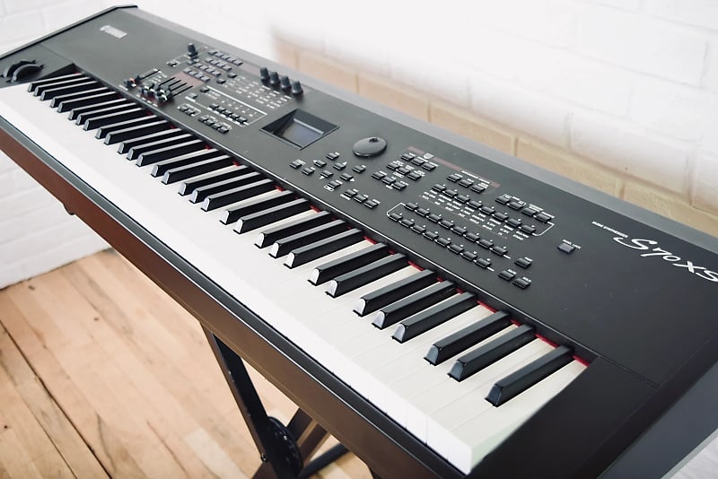 Yamaha S70xs keyboard synthesizer in near mint condition-76