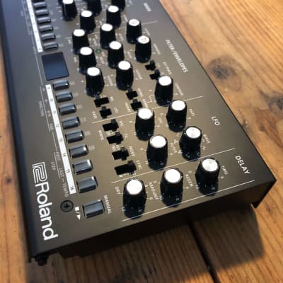 Roland SE-02 Boutique Series Synthesizer image 5