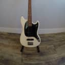Fender Offset Series Mustang Bass PJ with Pau Ferro Fretboard 2017 - 2019 Olympic White