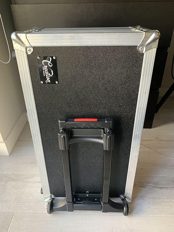 Creation Music Company Aero Series Pedalboard (24 x 12.5) and Flight Case w/Trolley image 1