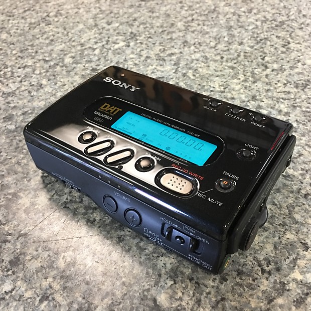 Sony TCD-D8 Portable DAT Recorder w/ Case