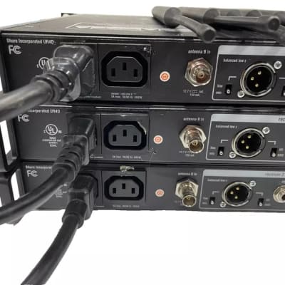 Shure UR4D Dual G1 Wireless Receiver W/ (2)UR2 Handheld Transmitters #2422 (One) image 12