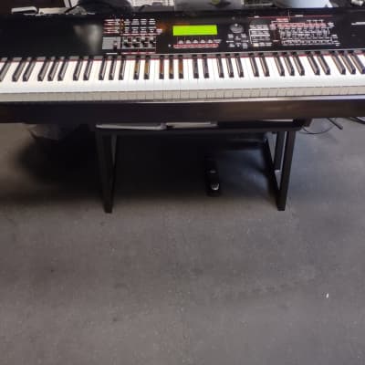 Yamaha S90 ES Piano 2005 - Black with wood trim in Rolling Road Case