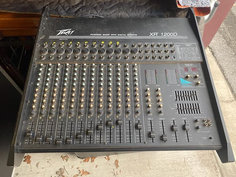 XR®-AT Powered Mixer - Peavey Electronics Corporation