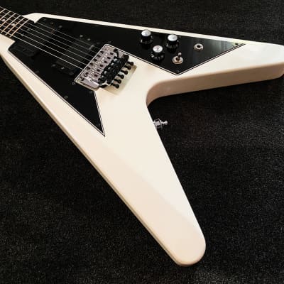 Made by ESP Killer KG Wishbone V Snow White - MINT condition - Gibson  Flying V vibe with Floyd Rose | Reverb