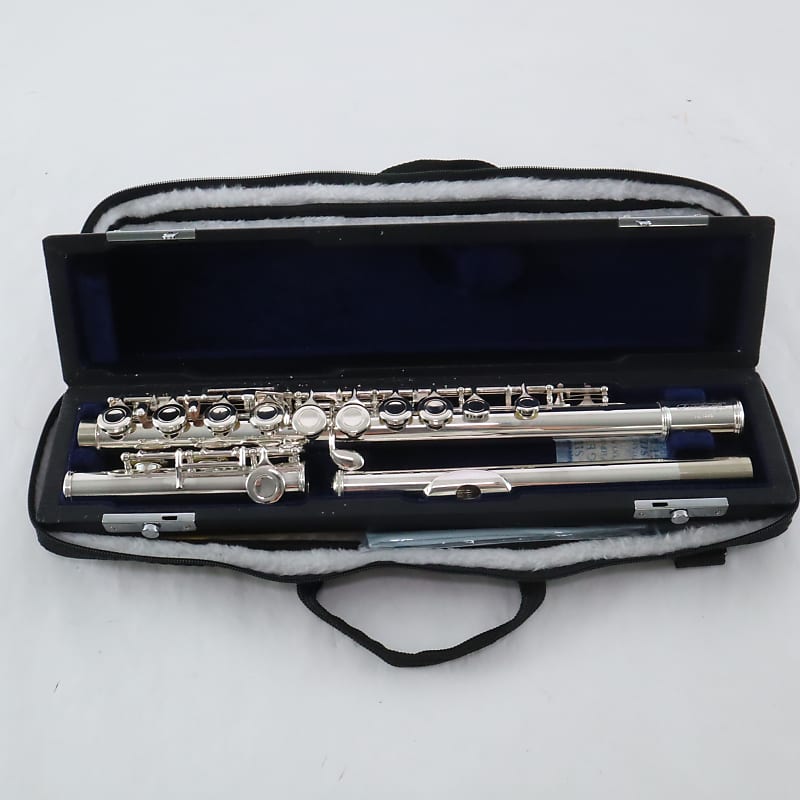 Armstrong Model FL650 Beginner Flute SN AS19918003 EXCELLENT
