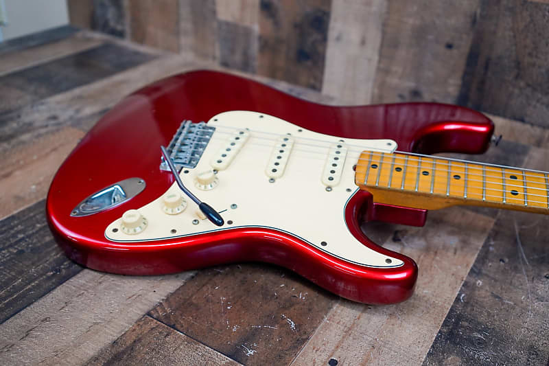 Fender The STRAT from 1979-1980 in Candy Apple Red with maple neck