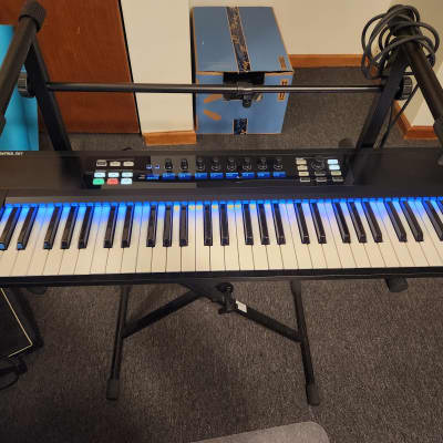 Native Instruments Komplete Kontrol S61 Keyboard Controller