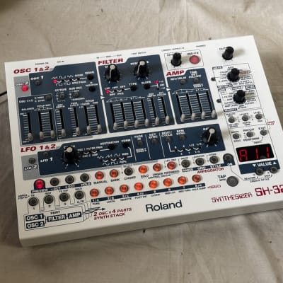 Roland SH-32 Synthesizer 4-part multitimbral desktop synth module New battery!!