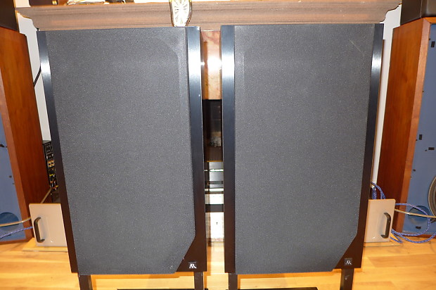 Pair of Vintage Audiophile ACOUSTIC RESEARCH AR 303 Speakers